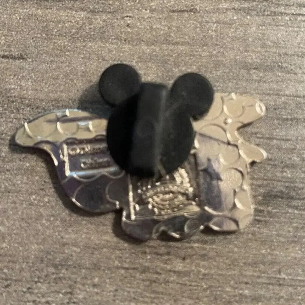 Disney Park - 2010 Mini-Pin Collection - Cute Disney Animals - Dumbo Pin Only - Picture 3 of 3